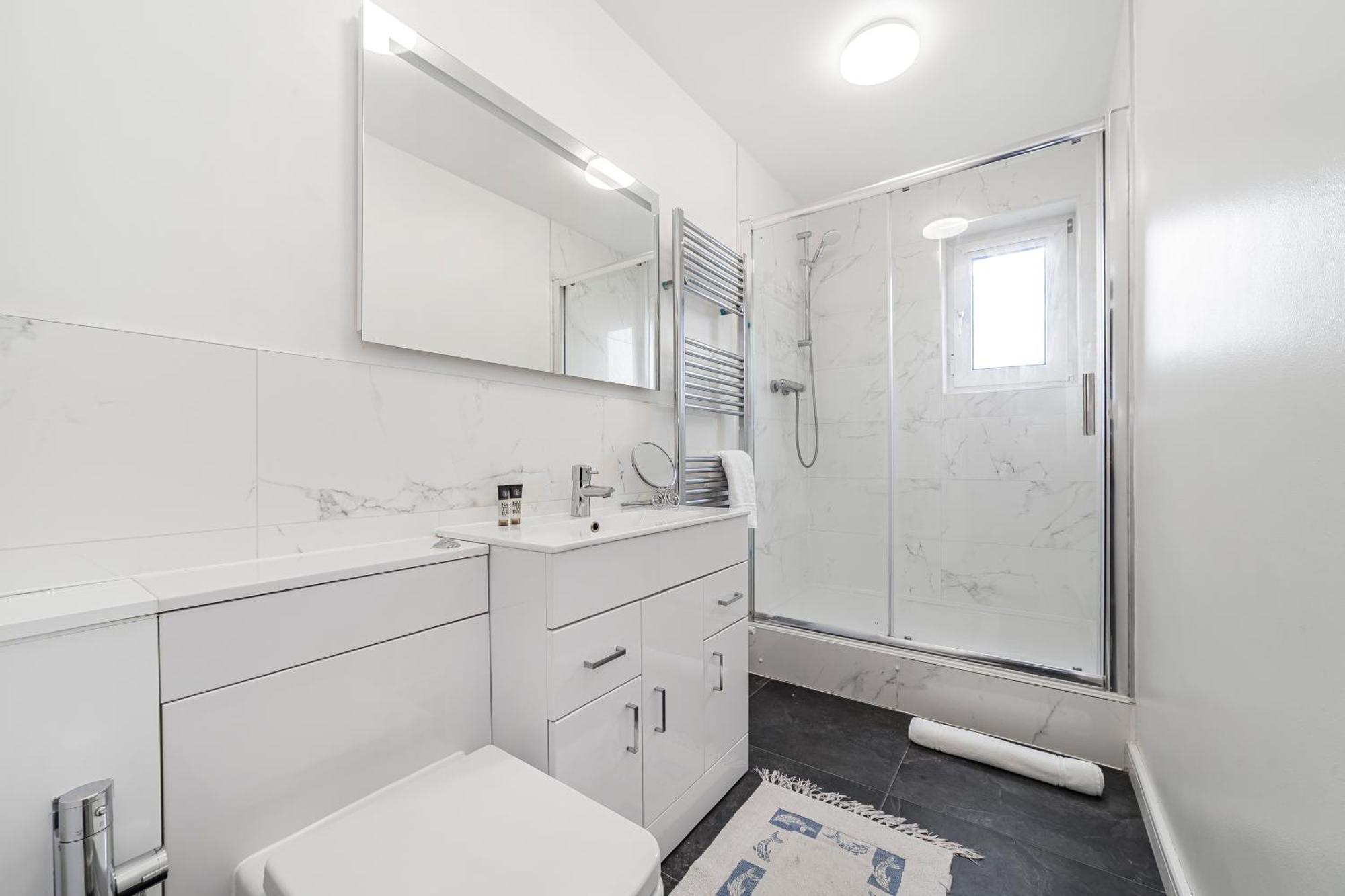 Elegant 1Br Flat With Balcony & City View, Walworth Londra Exterior foto